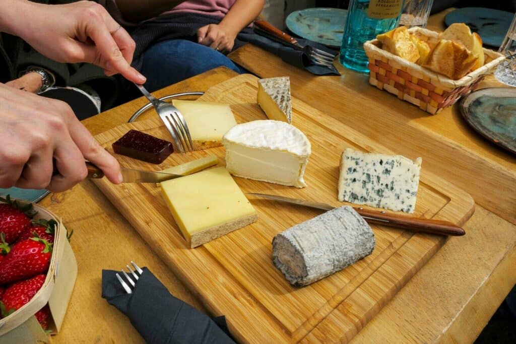 Paris-Montmartre-Food-Tour-charcuterie-cheese-le-69-rue-lepic