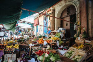stalls_in_Ballarò_Market_Palermo_Italy